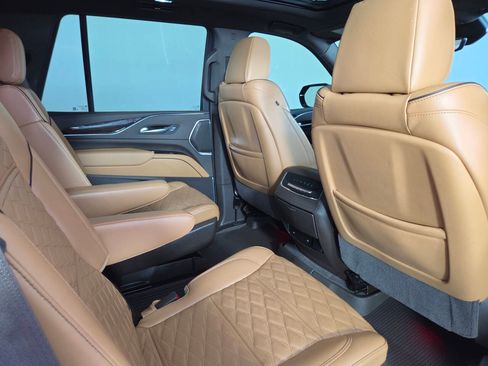 Used 2021 Cadillac Escalade Sport w/ Driver Assist Tech Package AWD/4WD image 32