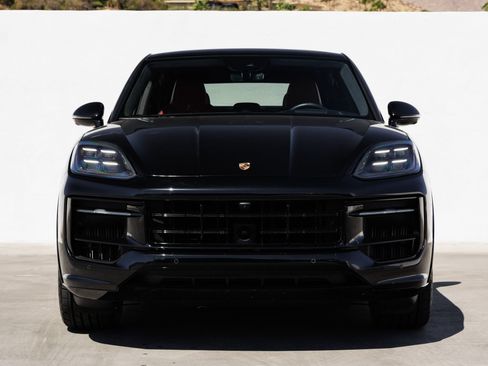Certified 2025 Porsche Cayenne GTS AWD/4WD image 10