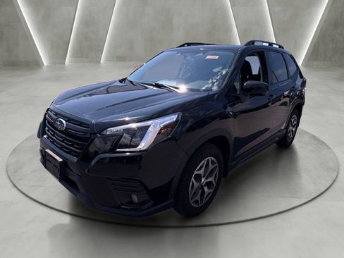 Used 2023 Subaru Forester Premium AWD/4WD image 9