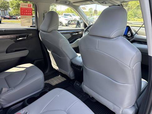 New 2026 Toyota Highlander Limited AWD/4WD image 32