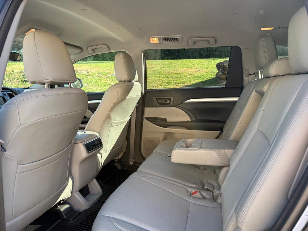 Used 2015 Toyota Highlander Plus AWD/4WD image 10