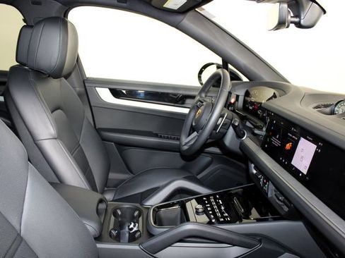 Certified 2026 Porsche Cayenne S AWD/4WD image 28