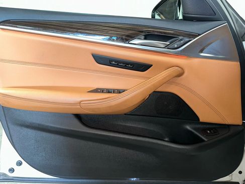 Used 2019 BMW 530i image 16