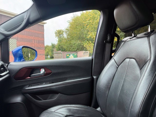 Used 2020 Chrysler Pacifica Touring-L FWD image 34