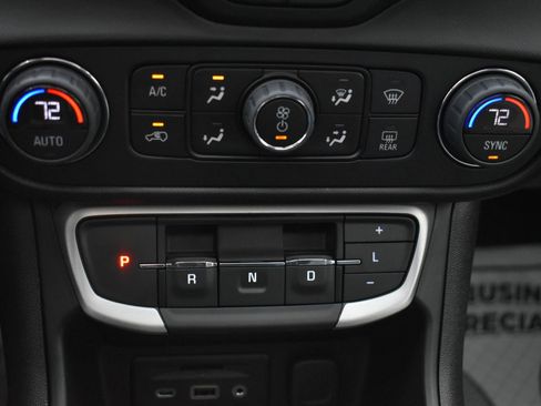 Used 2022 GMC Terrain SLT w/ Tech Package image 30