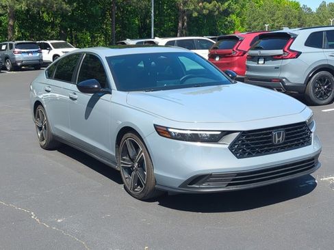 Used 2025 Honda Accord Sport image 3