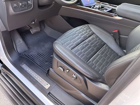 Certified 2025 Cadillac Escalade ESV Sport Platinum w/ LPO, ONYX Package image 28