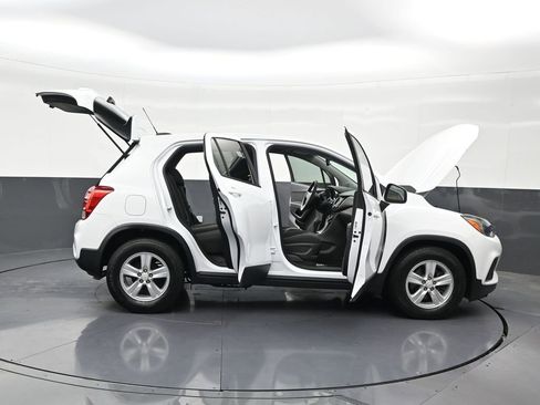 Used 2020 Chevrolet Trax LS FWD image 36