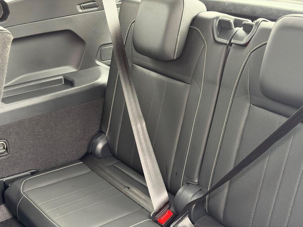 Used 2023 Volkswagen Tiguan SE R-Line FWD image 19