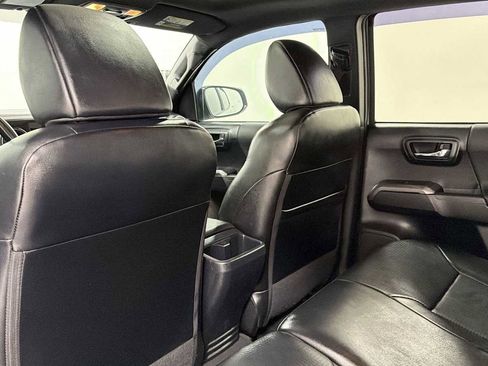 Certified 2018 Toyota Tacoma TRD Sport AWD/4WD image 34