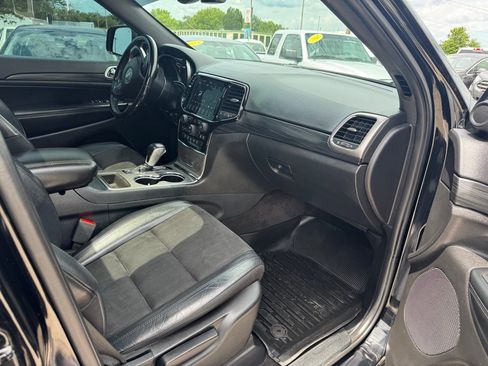 Used 2019 Jeep Grand Cherokee Altitude AWD/4WD image 12