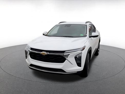 Used 2025 Chevrolet Trax LT w/ LT Convenience Package image 7