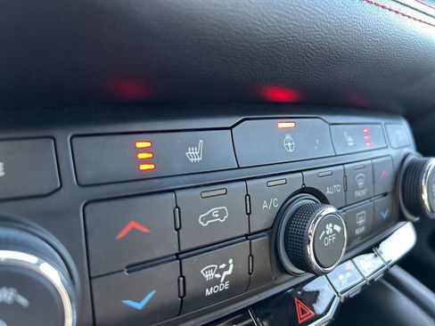 Used 2023 Dodge Durango R/T image 32