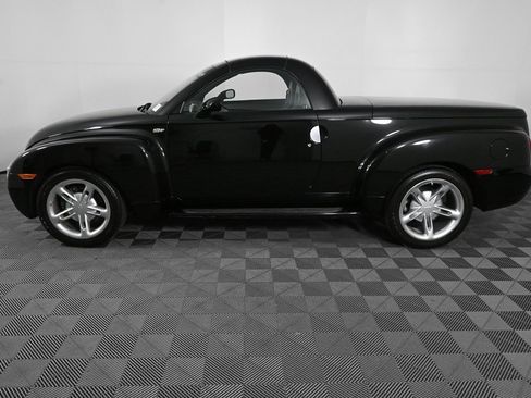 Used 2005 Chevrolet SSR w/ Preferred Equipment Group image 3