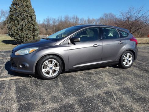 Used 2014 Ford Focus SE w/ SE Winter Package image 9
