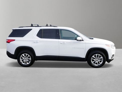 Used 2020 Chevrolet Traverse LT image 3