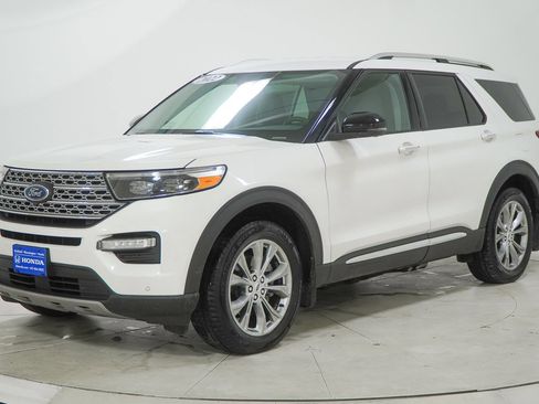 Used 2022 Ford Explorer Limited w/ Equipment Group 301A image 3