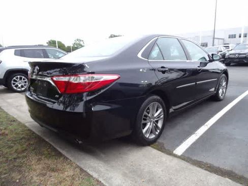Used 2017 Toyota Camry SE w/ Protection Package (Q2) FWD image 6