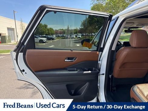 Used 2023 Nissan Pathfinder Platinum w/ Cargo Package AWD/4WD image 12