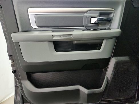 Used 2019 RAM 1500 Classic SLT AWD/4WD image 18