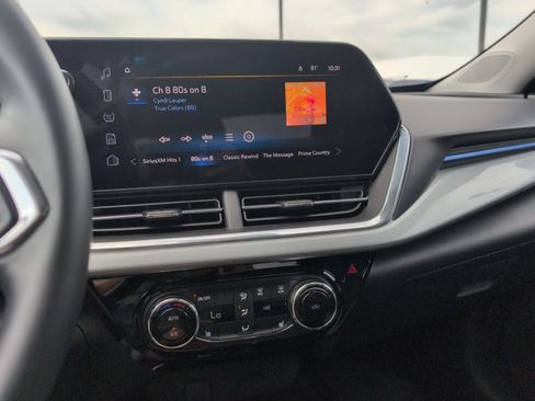 Used 2025 Chevrolet Trax LT w/ Driver Confidence Package FWD image 17