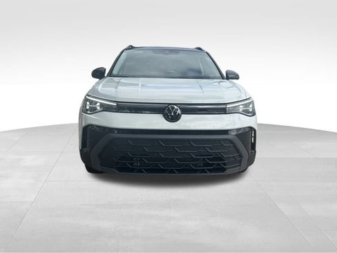 New 2026 Volkswagen Taos SE image 5