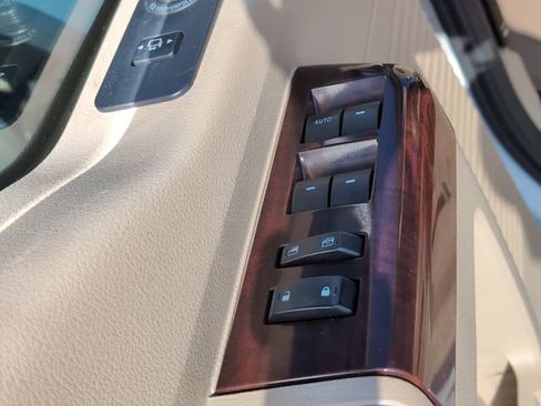 Used 2010 Ford F250 Lariat image 16