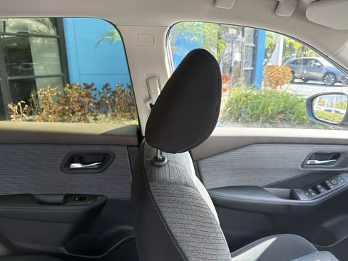 Used 2023 Nissan Rogue SV image 16