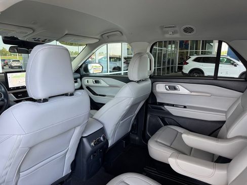 Used 2025 Ford Explorer Active w/ Active Comfort Package AWD/4WD image 22