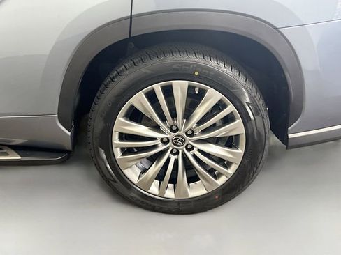 Used 2022 Toyota Highlander Platinum FWD image 28