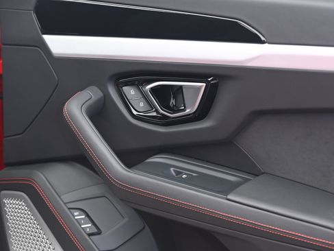 Used 2020 Lamborghini Urus AWD/4WD image 21