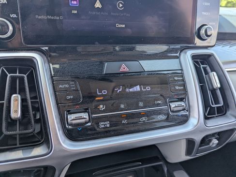 Used 2022 Kia Sorento S FWD image 25