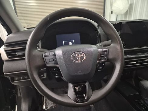 Used 2025 Toyota Camry LE image 15