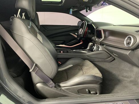 Used 2017 Chevrolet Camaro SS RWD image 32