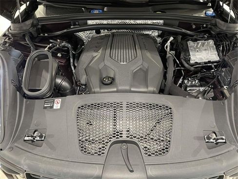 Certified 2025 Porsche Macan image 24