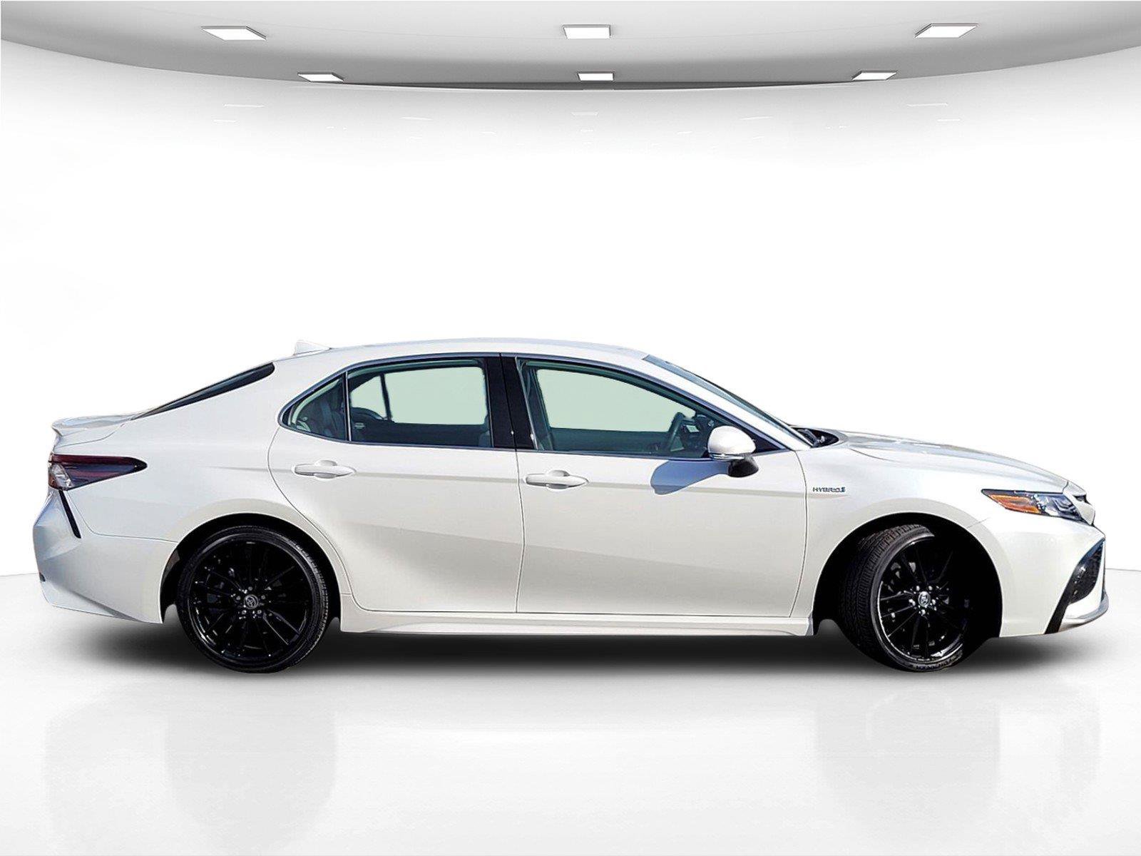 Used 2021 Toyota Camry XSE FWD image 5