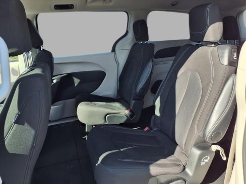Used 2024 Chrysler Voyager LX image 25
