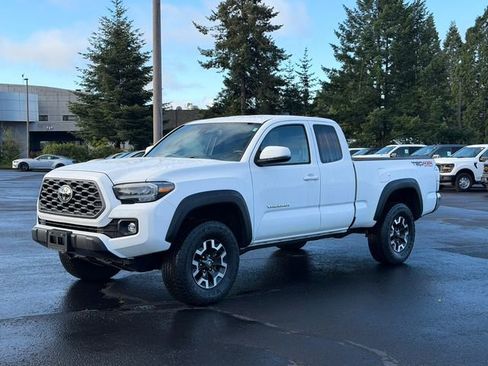 Used 2022 Toyota Tacoma TRD Off-Road w/ TRD Premium Off Road Package image 8
