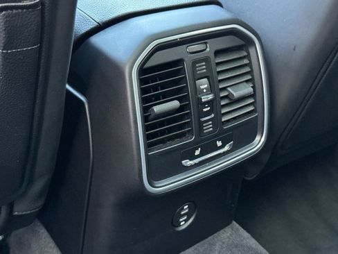 Certified 2022 Porsche Macan AWD/4WD image 15