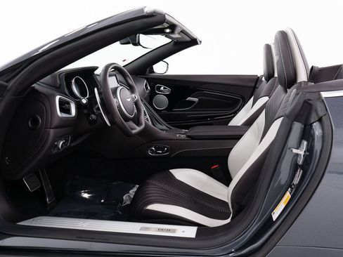 Used 2023 Aston Martin DB11 Volante RWD image 23