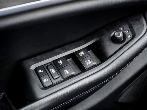 Used 2023 Jeep Grand Cherokee Limited w/ Luxury Tech Group II image 30