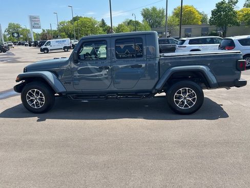 Used 2026 Jeep Gladiator Sport AWD/4WD image 8