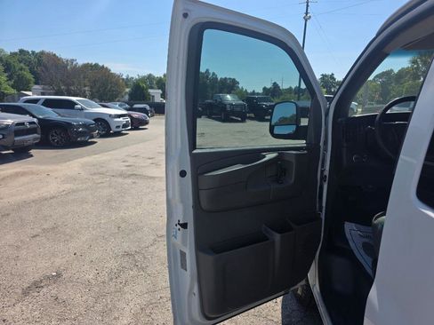 Used 2014 Chevrolet Express 2500 image 6
