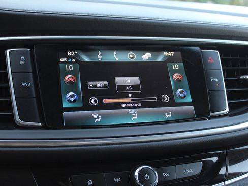 Used 2019 Buick Enclave Essence AWD/4WD image 33
