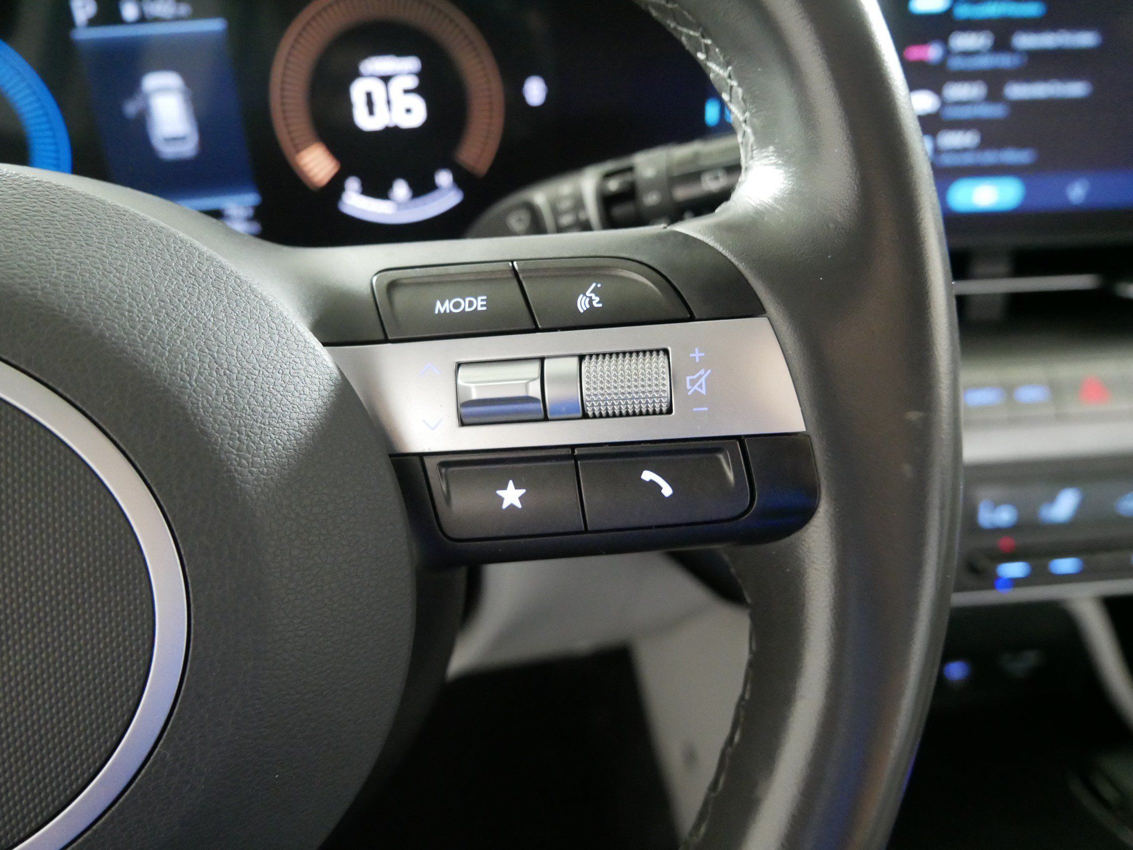Used 2025 Hyundai Kona SEL AWD/4WD image 28