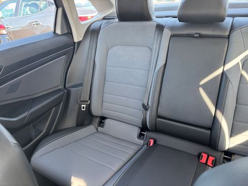 Used 2025 Volkswagen Jetta SE image 39