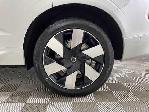 Certified 2024 Volvo XC60 T8 Plus w/ Protection Package Premier image 42