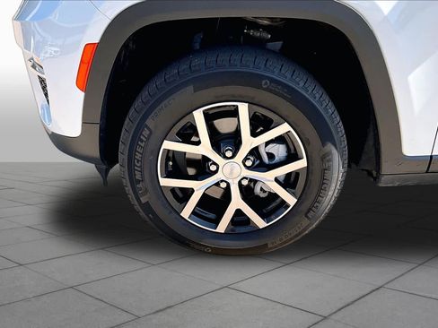 Used 2024 Jeep Grand Cherokee Limited w/ Trailer Tow Package AWD/4WD image 10