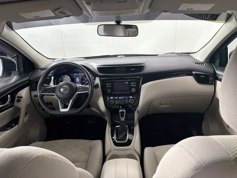 Used 2018 Nissan Rogue Sport SV AWD/4WD image 25