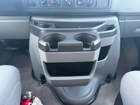 Used 2013 Ford E-350 and Econoline 350 XLT image 20